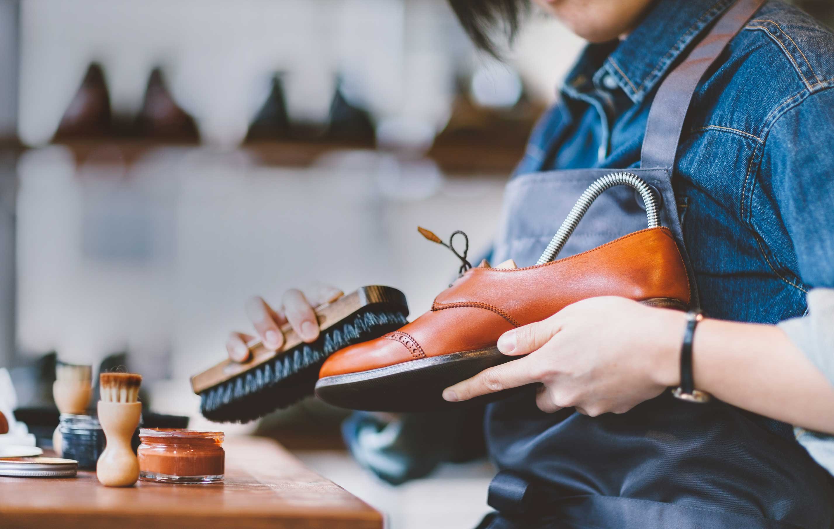 LEATHER SHOE CARE CREAMS AND PRODUCTS THAT PROTECTS